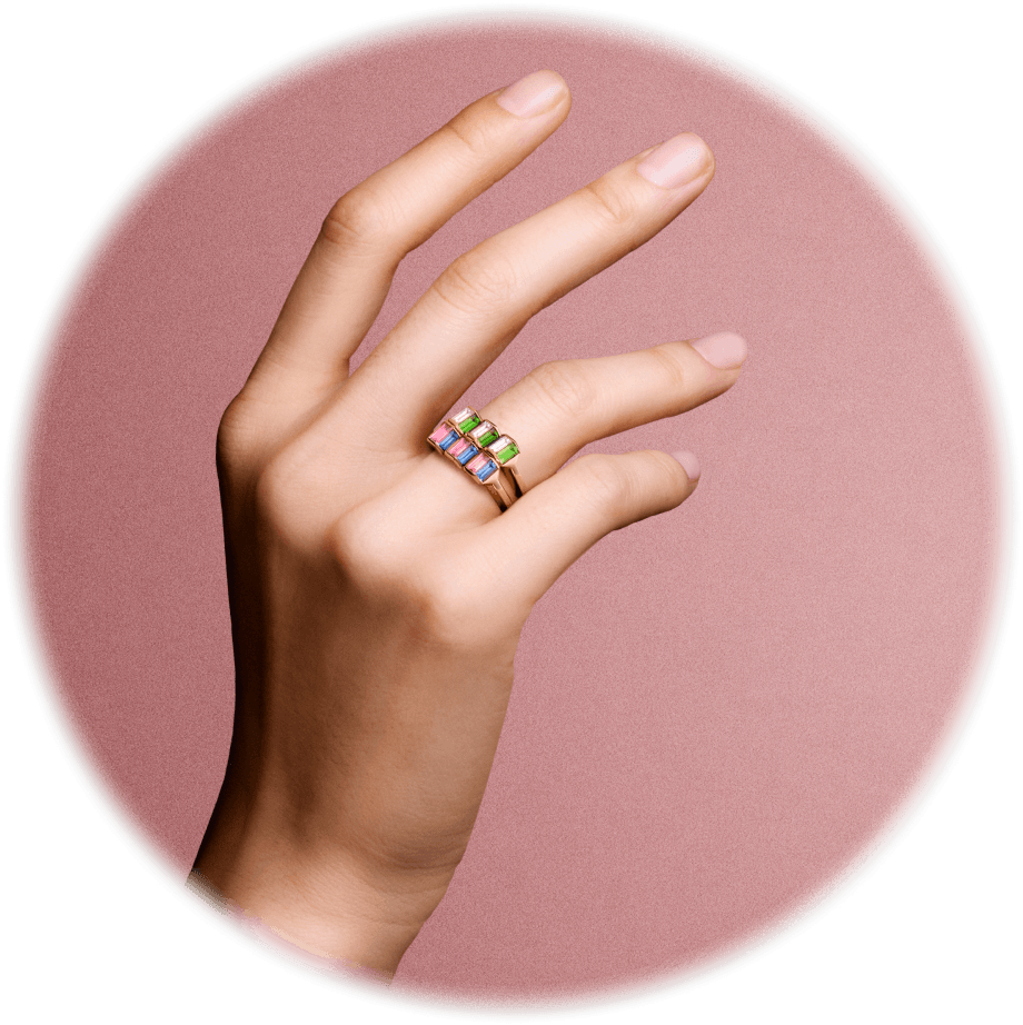 Hand wearing Apparatta rings
