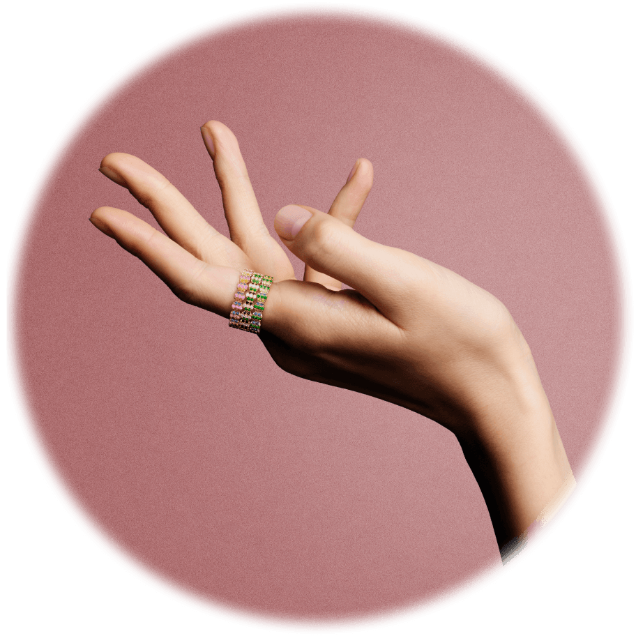 Hand wearing Apparatta rings